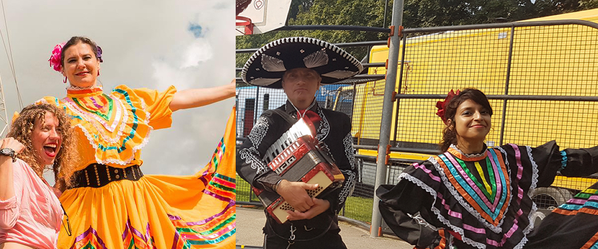 Mexicaanse Band rondlopend en akoestisch